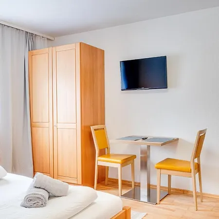 By Mo * Инсбрук